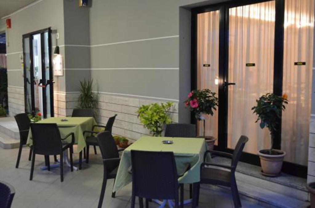 Hotel Laura Rimini Exterior foto